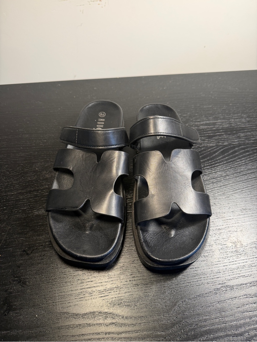 Rouge Black Cutout Footbed Slide Sandals - Size 8.5